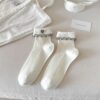 Tất Nữ Cổ Ngắn Viền Bèo Thêu Trái Tim Phong Cách Vintage Coquette