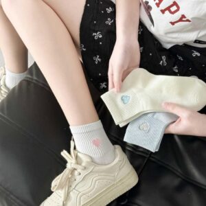 Tất Cotton Nữ Cổ Ngắn Gân Tăm Thêu Hình Trái Tim Phong Cách Hàn Quốc