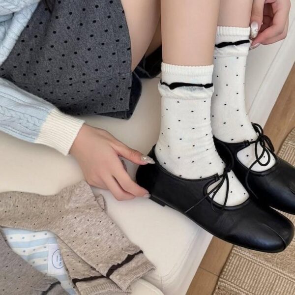 Tất Cotton Cổ Cao Nữ Họa Tiết Chấm Bi Viền Bèo Nhún Phong Cách Hàn Quốc