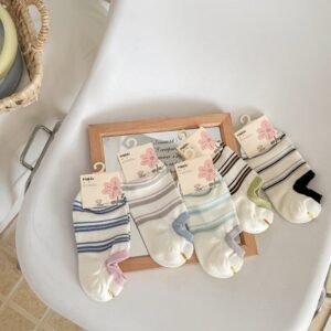 Tất Cotton Cổ Ngắn Nữ Kẻ Sọc Ngang Gót Màu Tương Phản Phong Cách Hàn Quốc