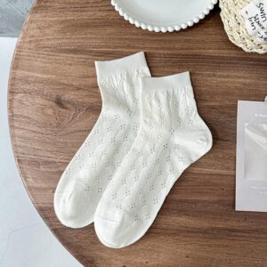 Tất Cổ Ngắn Nữ Cotton Lưới Mỏng Mát Màu Trắng Ngà Họa Tiết Hoa Nhí Dệt Rỗng