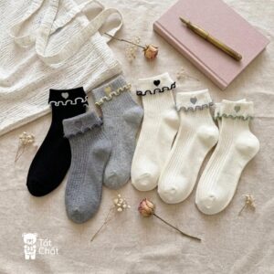 Tất Cotton Nữ Cổ Lửng Gân Tăm Viền Sóng Bèo Thêu Trái Tim Hàn Quốc