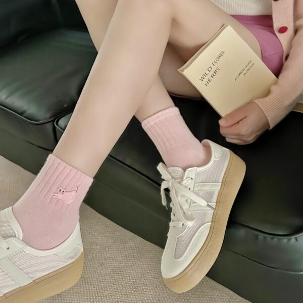 Tất Cotton Nữ Cổ Ngắn Gân Tăm Thêu Hình Mèo Màu Đen Hồng Đậm Hàn Quốc