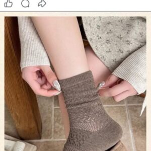 Tất Lưới Hở Gân Lỗ Màu Nâu Mocha Cổ Trung Nhún Nhẹ Gót Thêu Hoa